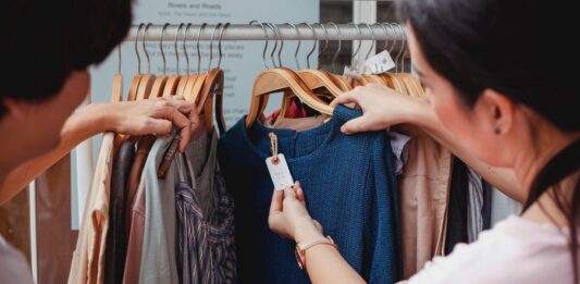 Las consultoras privadas analizaron que la situación de estanflación anunciada por Milei impactará negativamente en el consumo.