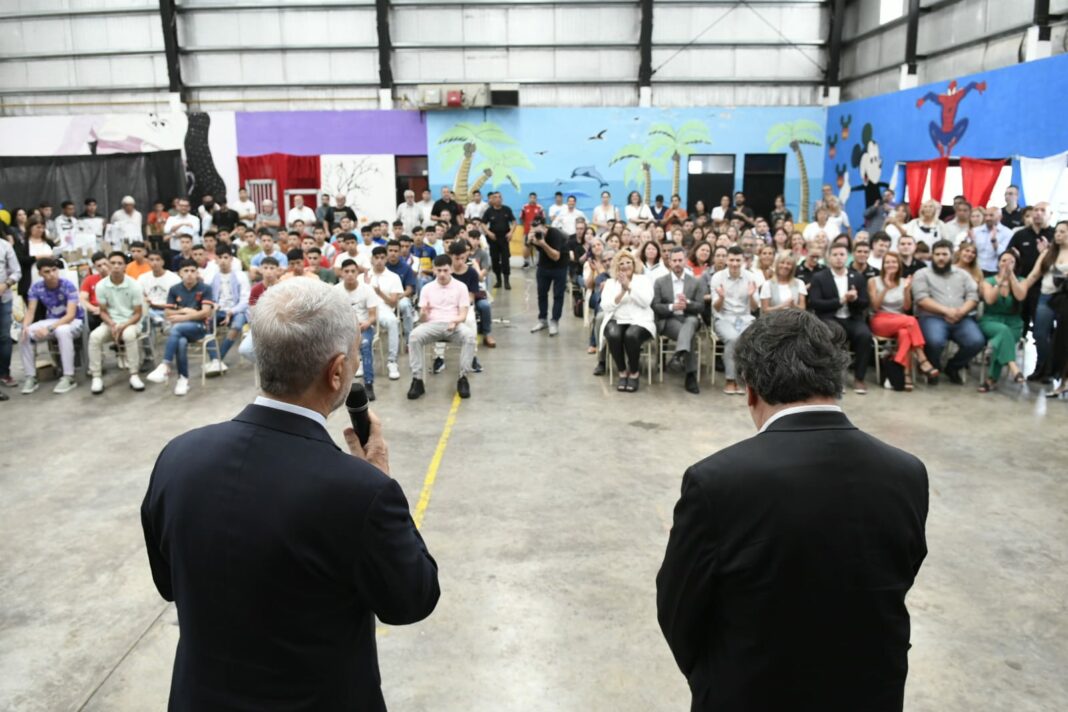El intendente electo de La Plata, Julio Alak, encabezó el cierre del ciclo lectivo 2023 de las cárceles bonaerenses.