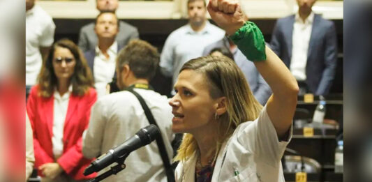 La diputada bonaerense, Lura Cano, manifestó su enojo por con la caída de las sesiones de esta semana y responsabilizó a los bloques mayoritarios.
