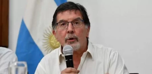Alberto Sileoni salió en defensa del proyecto de eliminación de la repitencia en las escuelas secundarias.