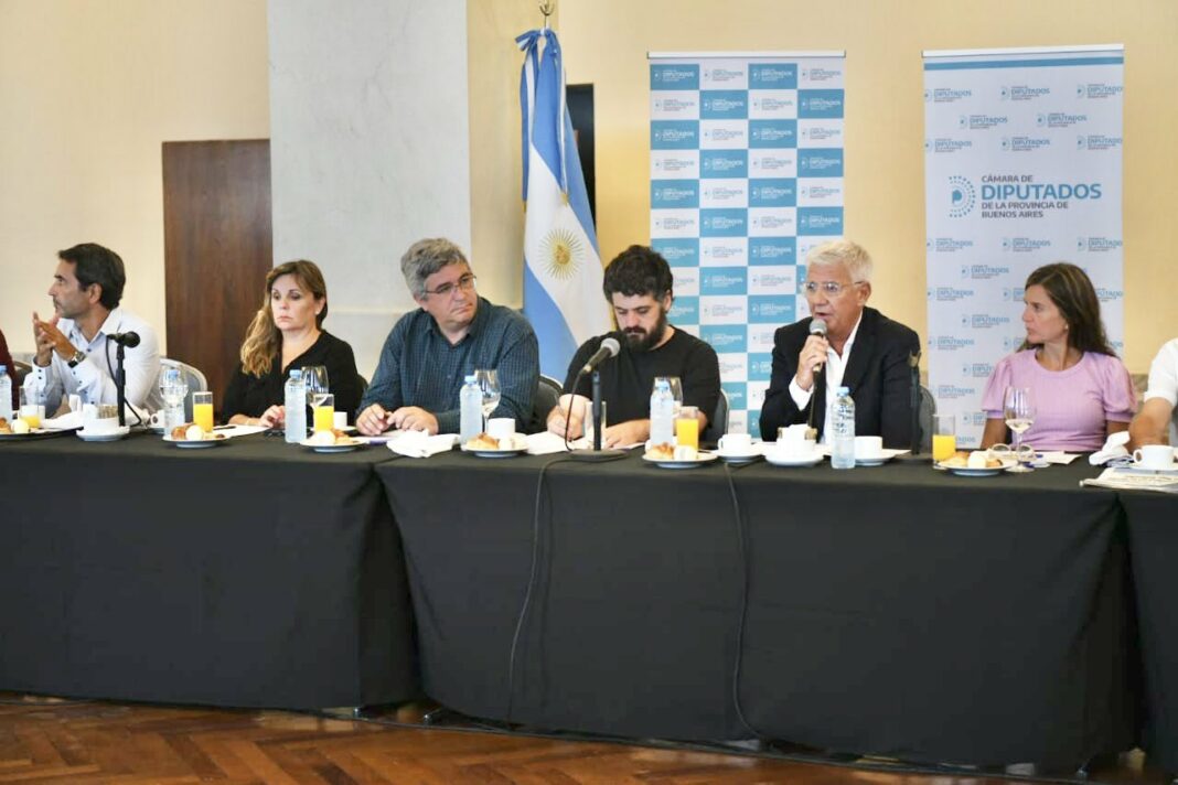 El ministro de Desarrollo Agrario de Kicillof encabezó una mesa de trabajo en Mar del Plata y pidió el “rechazo completo” a la Ley Ómnibus.