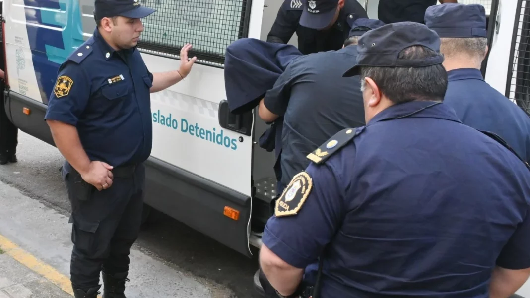A casi un mes del crimen de Tomás Tello en Santa Teresita, el fiscal pidió la prisión preventiva de 14 de los imputados al considerar que podrían entorpecer la investigación.