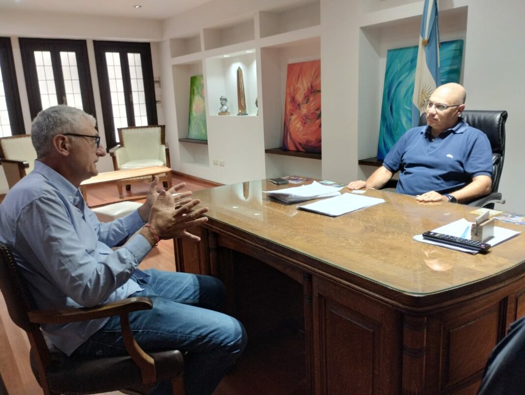 El intendente de Balcarce, Reino, se reunió con su par de Villa Gesell, Barrera, en rechazo a la derogación de la Zona Fría que impulsa la ley ómnibus.