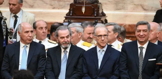 La Corte Suprema rechazó este martes por unanimidad el planteo de la provincia de La Rioja y otro del abogado Jorge Rizzo, que pretendían la derogación total del mega DNU de Milei.