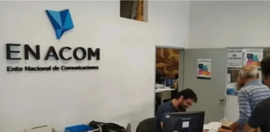 El Gobierno nacional ordenó la intervención del Enacom con casi la misma estructura del macrismo que cumplió la misma tarea en la gestión de Cambiemos.