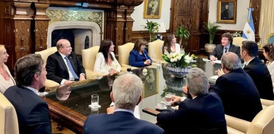 Las próximas horas son claves para el Gobierno nacional en torno a su flexibilidad para gestionar: ley ómnibus, DNU y el FMI.