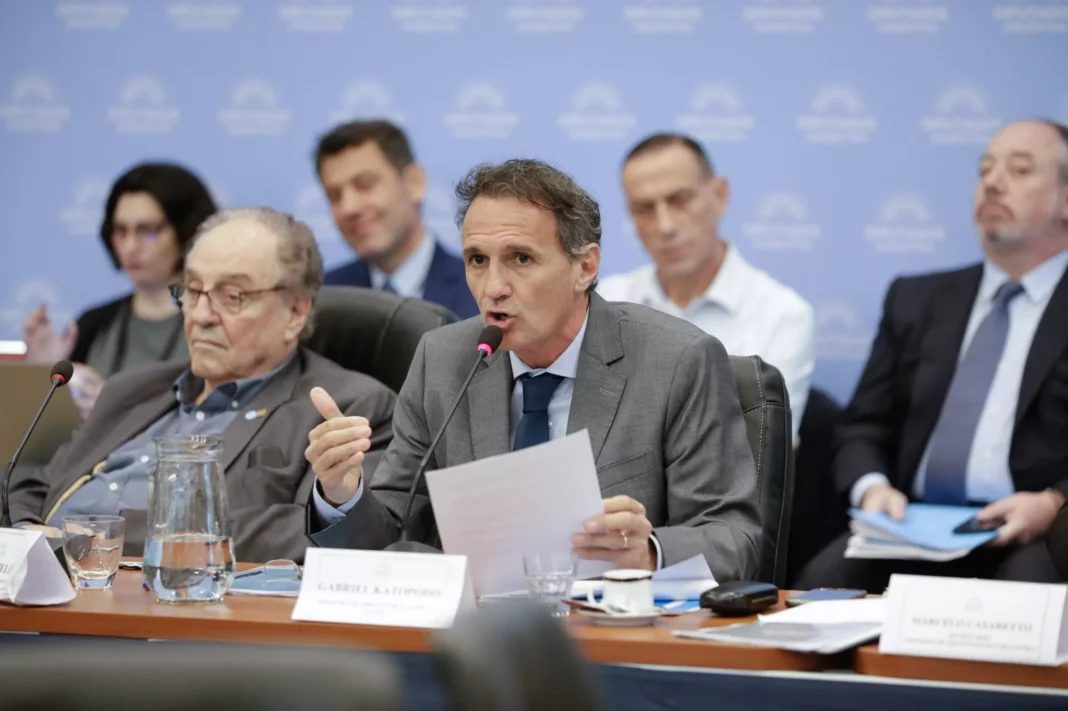 Desde Unión por la Patria advirtieron que Milei solo quiere facultades delegadas.