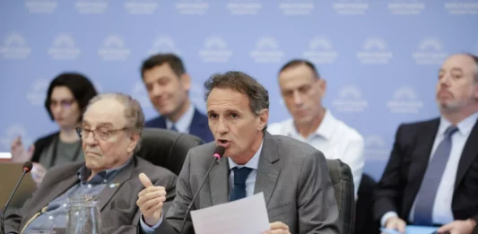 Desde Unión por la Patria advirtieron que Milei solo quiere facultades delegadas.