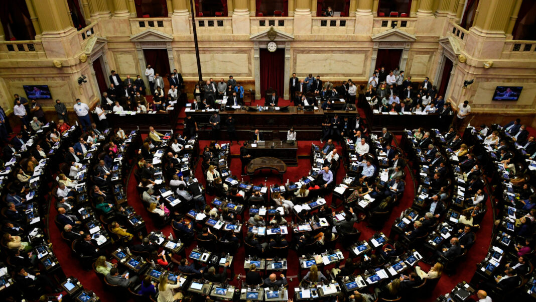 El Gobierno convocará para este martes a sesión en la Cámara de Diputados de la Nación a fin de que se trate la denominada ley ómnibus.