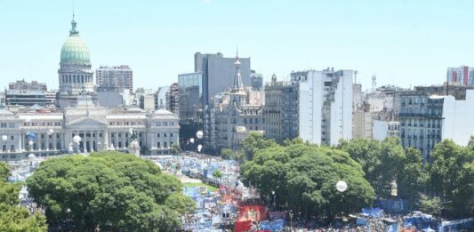 Los secretarios de la CGT, Pablo Moyano y Héctor Daer encabezaron los discursos en el marco del paro nacional.