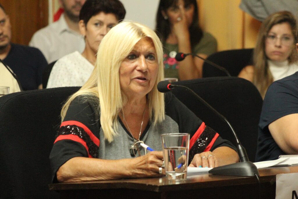 La concejala de Pehuajó, Graciela Agostinelli, cruzó al intendente Zurro por cerrar la municipalidad en apoyo el paro de la CGT.