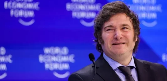 El Presidente declaró que apunta a una inflación del 25% para enero y criticó el paro de la CGT.
