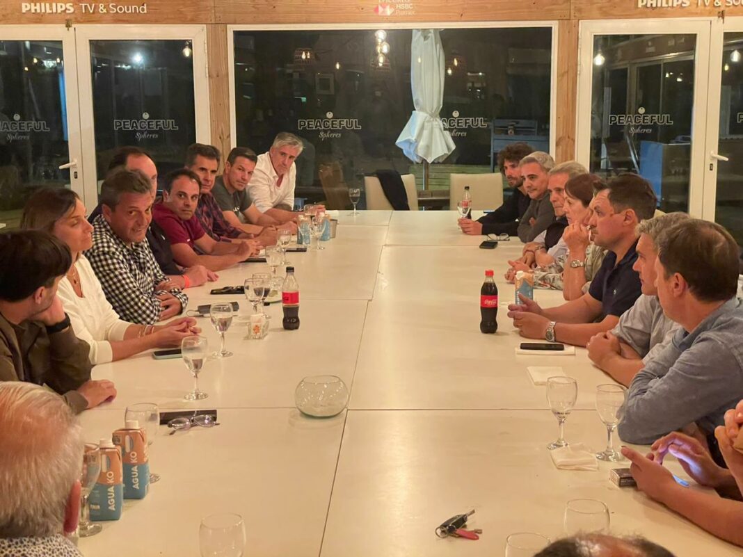 20 intendentes bonaerenses del Frente Renovador se reunieron con Sergio Massa y plantearon su preocupación por el ajuste del Gobierno nacional.