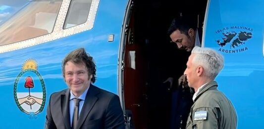 El presidente Javier Milei regresará al país esta mañana para impulsar el debate en el Congreso de la ley ómnibus.