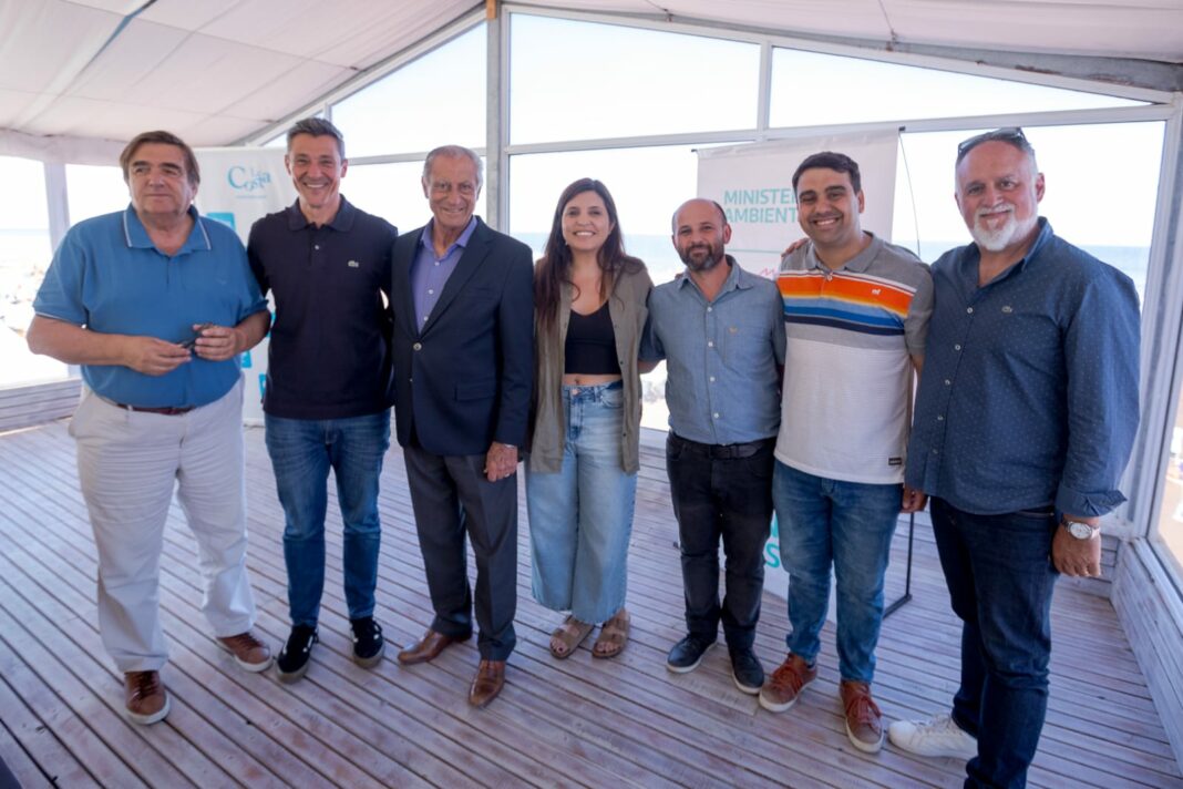 El intendente de La Costa, Juan de Jesús, acordó con la Provincia la entrega de dos camiones de recolección de residuos reciclables