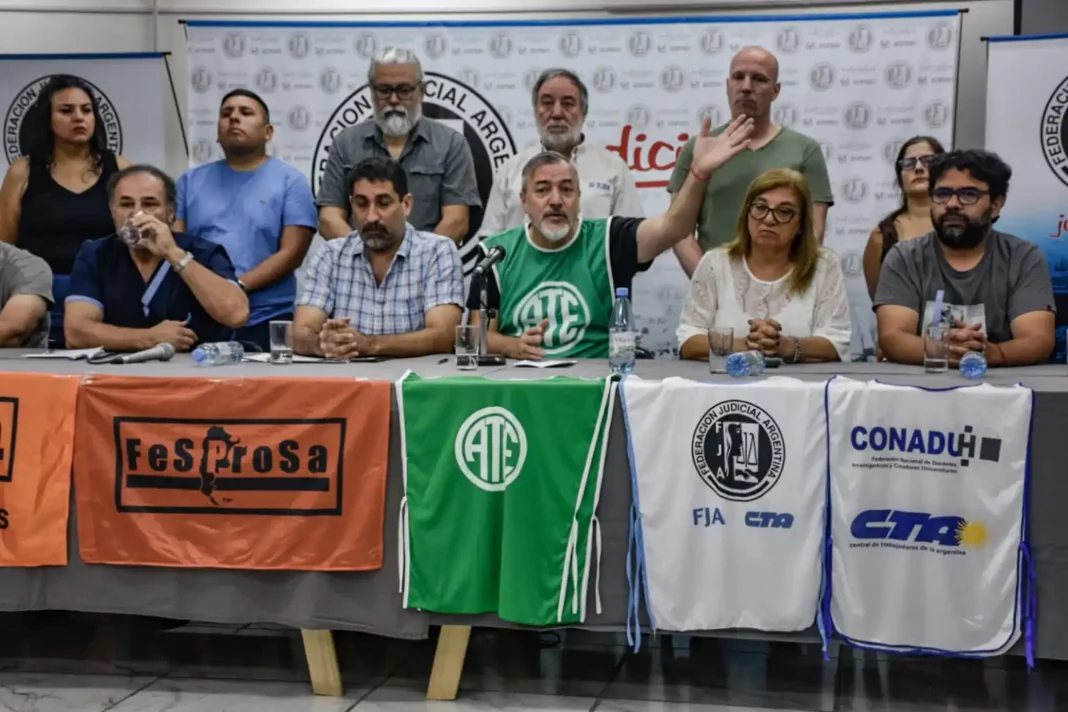 Dirigentes sindicales de trabajadores estatales y de empresas públicas realizarán una jornada de lucha nacional.