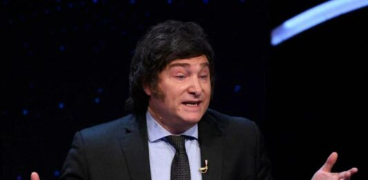 El Presidente, Javier Milei, volvió a reclamarle a la oposición que acompañe la ley ómnibus, tras advertir que si no avanza impulsará “un ajuste mayor”.