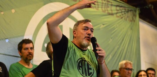 El secretario general de ATE criticó a los legisladores y advirtió que “se convirtieron en verdugos” del Gobierno de Milei.
