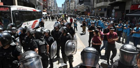 La Cámara de Apelaciones Contencioso Administrativo Federal habilitó la feria para tratar los planteos contra el protocolo antipiquetes de la ministra de Seguridad, Patricia Bullrich.