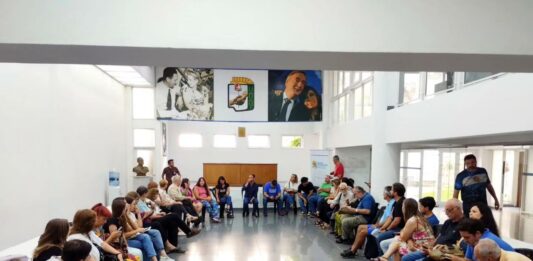 El PJ de La Plata se sumó a rechazar el DNU y la Ley Ómnibus de Milei y continúa sus encuentros este martes por la tarde.