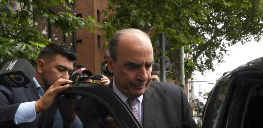 El ministro del Interior, Guillermo Francos, viaja nuevamente a Salta para sumar adhesiones a la ley ómnibus y contrarrestar el bloque de los mandatarios patagónicos.