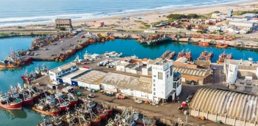 El intendente de Mar del Plata, Guillermo Montenegro, acordó formar una mesa de trabajo para coordinar acciones respecto a la ley de pesca.