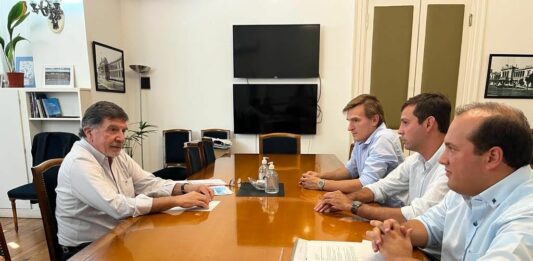 El ministro de Educación bonaerense recibió a Recoulat y Miranda tras el temporal que pasó por Trenque Lauquen.