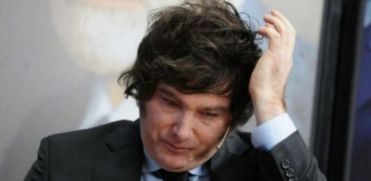La Justicia resolvió que el recurso de amparo de la CGT contra el DNU de Javier Milei continúe en el fuero laboral.