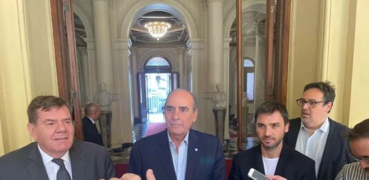 El Gobierno de Javier Milei anunció que aceptará cambios a la reforma a la ley de pesca, tras una reunión con Guillermo Montenegro y Nacho Torres.