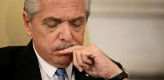 Tras la denuncia por violencia de género de Fabiola Yáñez, el ex presidente, Alberto Fernández, fue imputado por lesiones graves, abuso de poder y amenazas coactivas.