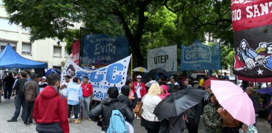 La UTEP avanza con protestas contra Milei. Esta vez, un ollazo nacional por la emergencia alimentaria en la sede del Ministerio de Capital Humano.