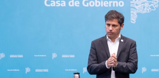 El gobernador bonaerense Axel Kicillof llevará un planteo de inconstitucionalidad y una cautelar a la Corte Suprema para frenar el recorte de Milei.