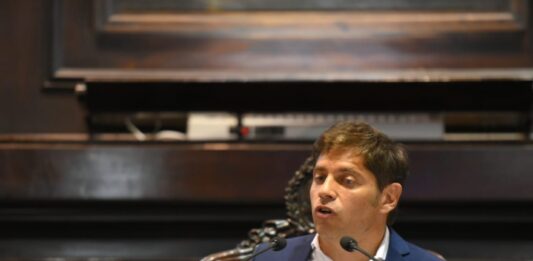 Axel Kicillof se vio forzado a postergar su apertura de sesiones en la Legislatura bonaerense, para que no lo pise Javier Milei, que hablará ante el Congreso, este viernes a las 21 horas. ¿Para cuándo se pasa?