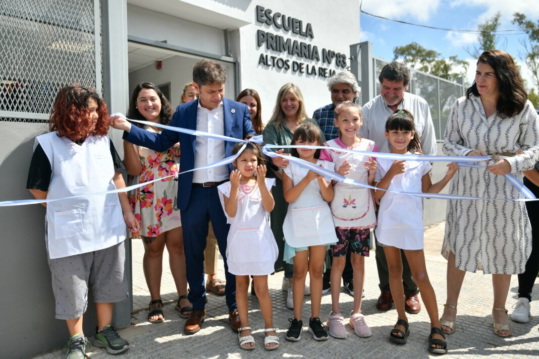 El gobernador bonaerense, Axel Kicillof, inauguró este martes la Escuela Primaria N° 83 en el municipio de Moreno y ya lleva más de 200 en su gestión.