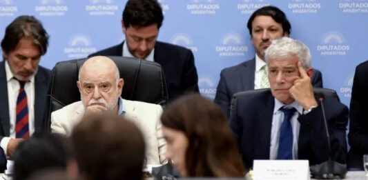 El Gobierno nacional, a cargo de Javier Milei, prepara la apelación al fallo del juez federal de Rawson, que ordenó suspender la retención de fondos coparticipables a Chubut.