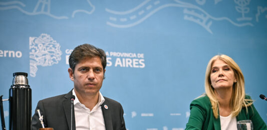 Axel Kicillof anunció que recurrirá a la Corte Suprema para frenar el recorte de fondos y el ajuste de Javier Milei. “Se roba recursos de las provincias”, denunció.