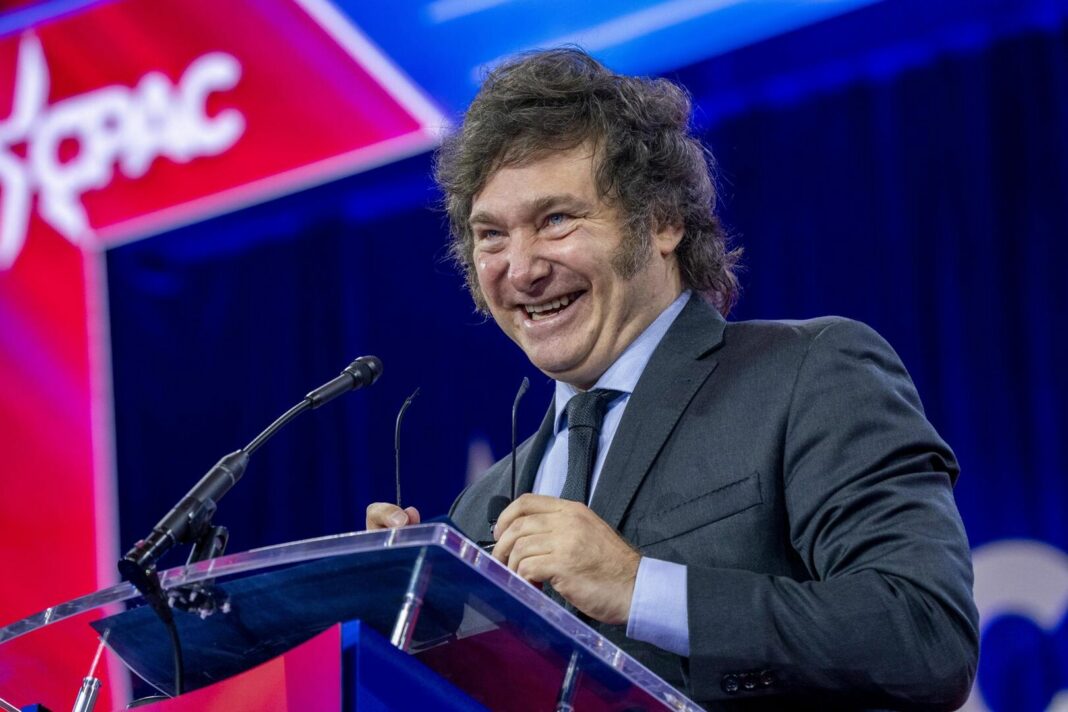 Javier Milei aseguró que su equipo de gobierno evitó la hiperinflación y reconoció que tiene por objetivo eliminar el cepo cambiario a mitad de año.