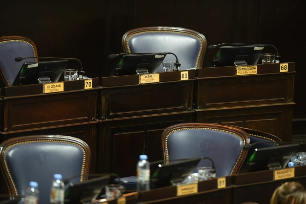 Las bancas vacías del massismo en la Legislatura bonaerense.