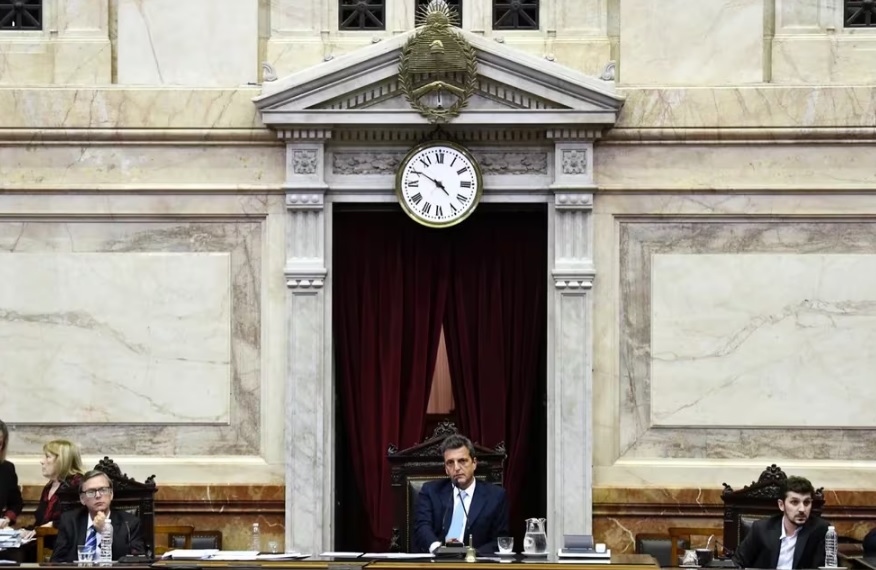 Sergio Massa en su paso por la Cámara de Diputados nacional, con Eduardo Cergnul a su derecha.