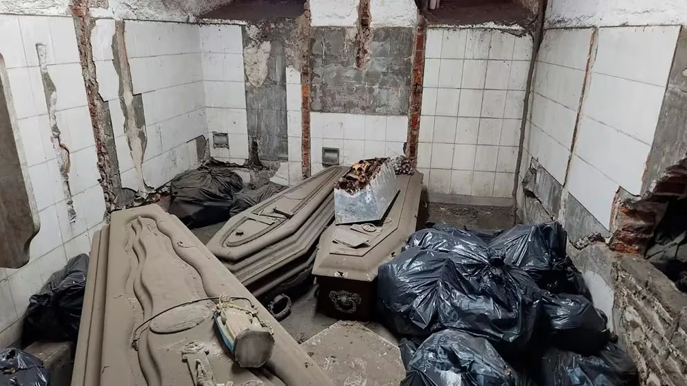 Ataúdes hallados en el cementerio de La Plata.