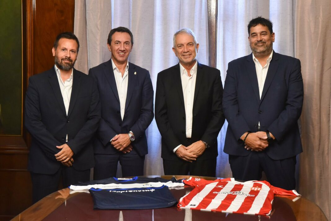 El intendente platense, Julio Alak, se reunió con los presidentes de Estudiantes y Gimnasia para previar una nueva edición del clásico de la capital provincial.