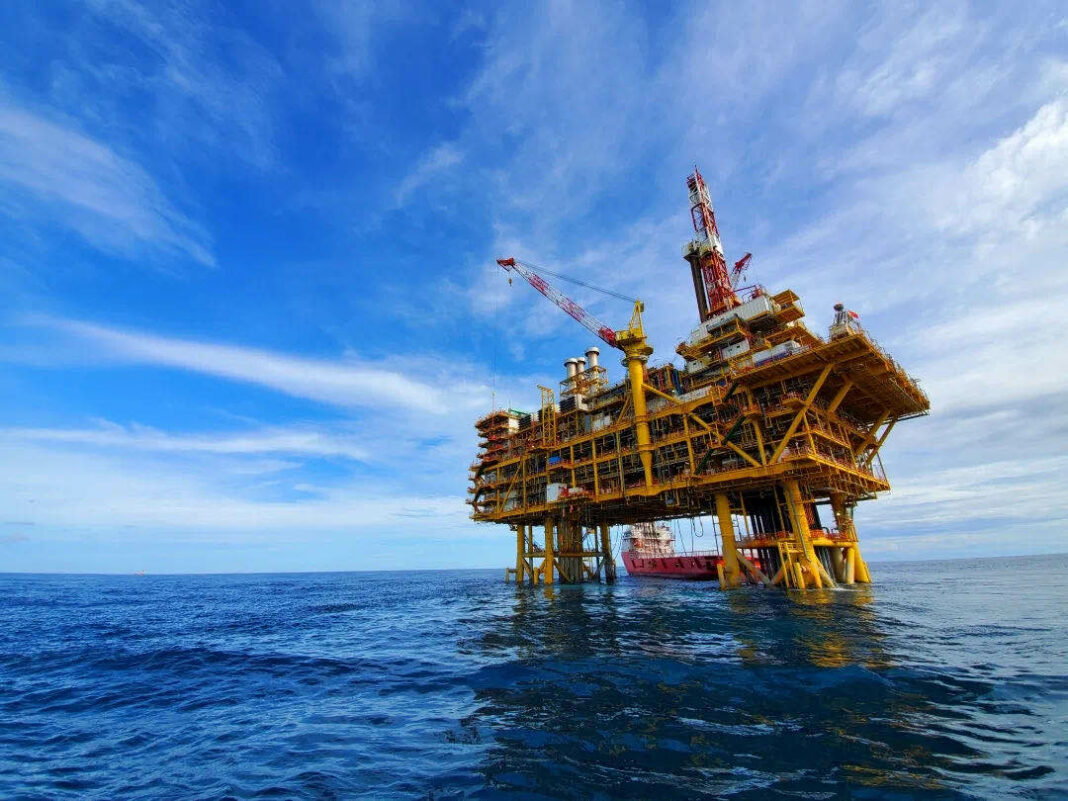El ministro de Gobierno bonaerense, Carlos Bianco, informó que en abril se hará la primera perforación que permitirá saber si hay petróleo o no frente a Mar del Plata.