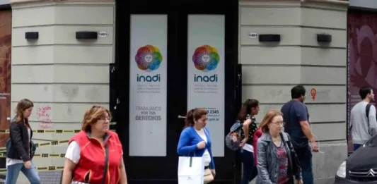 El vocero presidencial, Manuel Adorni, confirmóque el Gobierno nacional dispuso el cierre definitivo del Inadi.