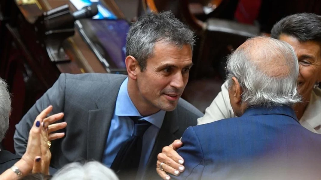 Virtual empate en la comisión Bicameral que analizará a partir de este jueves la validez del DNU de Javier Milei. Quiénes podrían inclinar la balanza a favor o en contra del decreto.