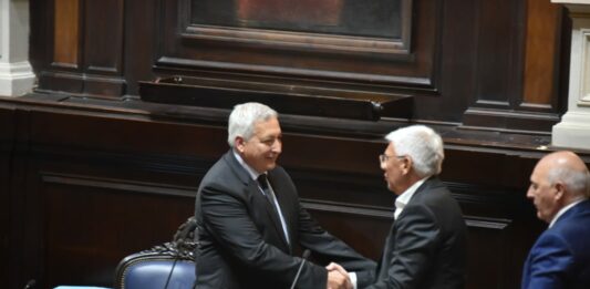 En su primera sesión extraordinaria del año, la Cámara de Diputados bonaerenses designó autoridades y determinó el reemplazo del legislador saliente Santiago Passaglia.