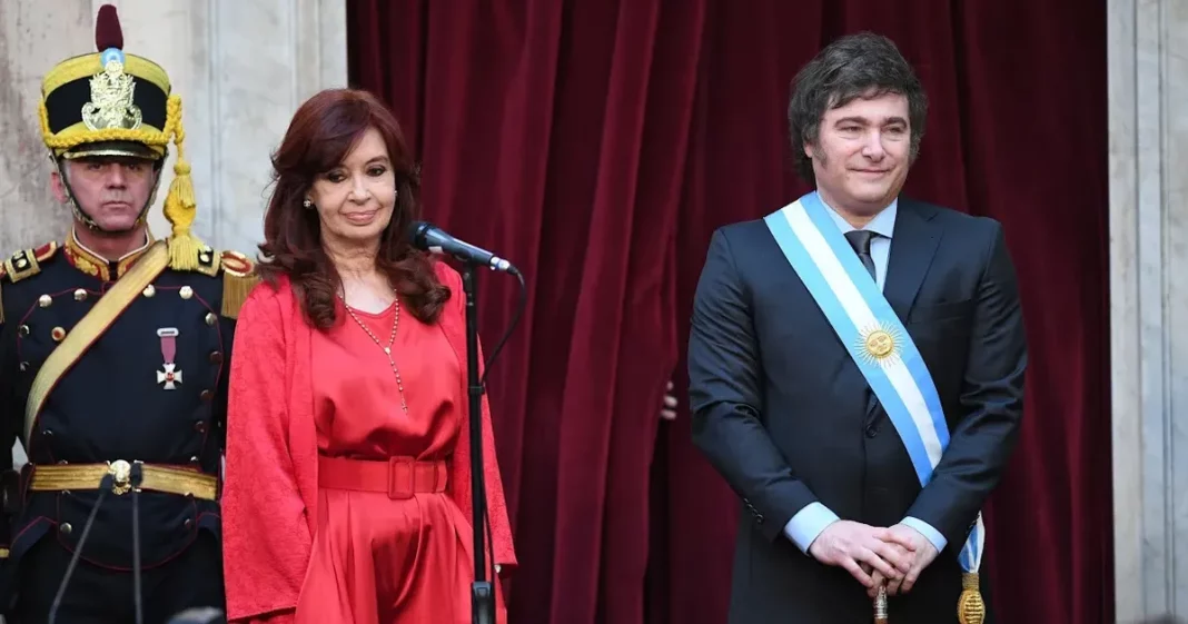 En el día de su cumpleaños, Cristina Kirchner publicó una contundente respuesta para Milei y argumentó con un gráfico sobre la evolución de la pobreza.