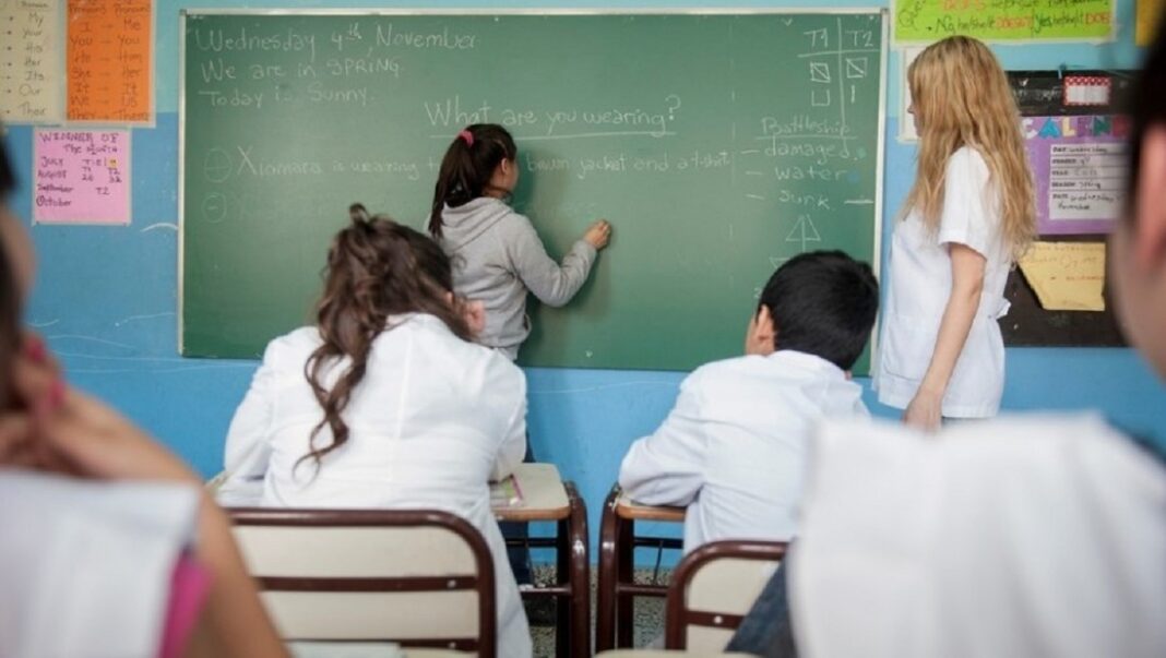 La diputada bonaerense Viviana Guzzo, presentó un proyecto de declaración en repudio a la eliminación del Fondo Nacional de Incentivo Docente.