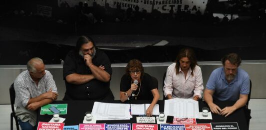 Los docentes enrolados en CTERA se reúnen para analizar si van al paro, ante la negativa del Gobierno de convocar a la paritaria nacional.