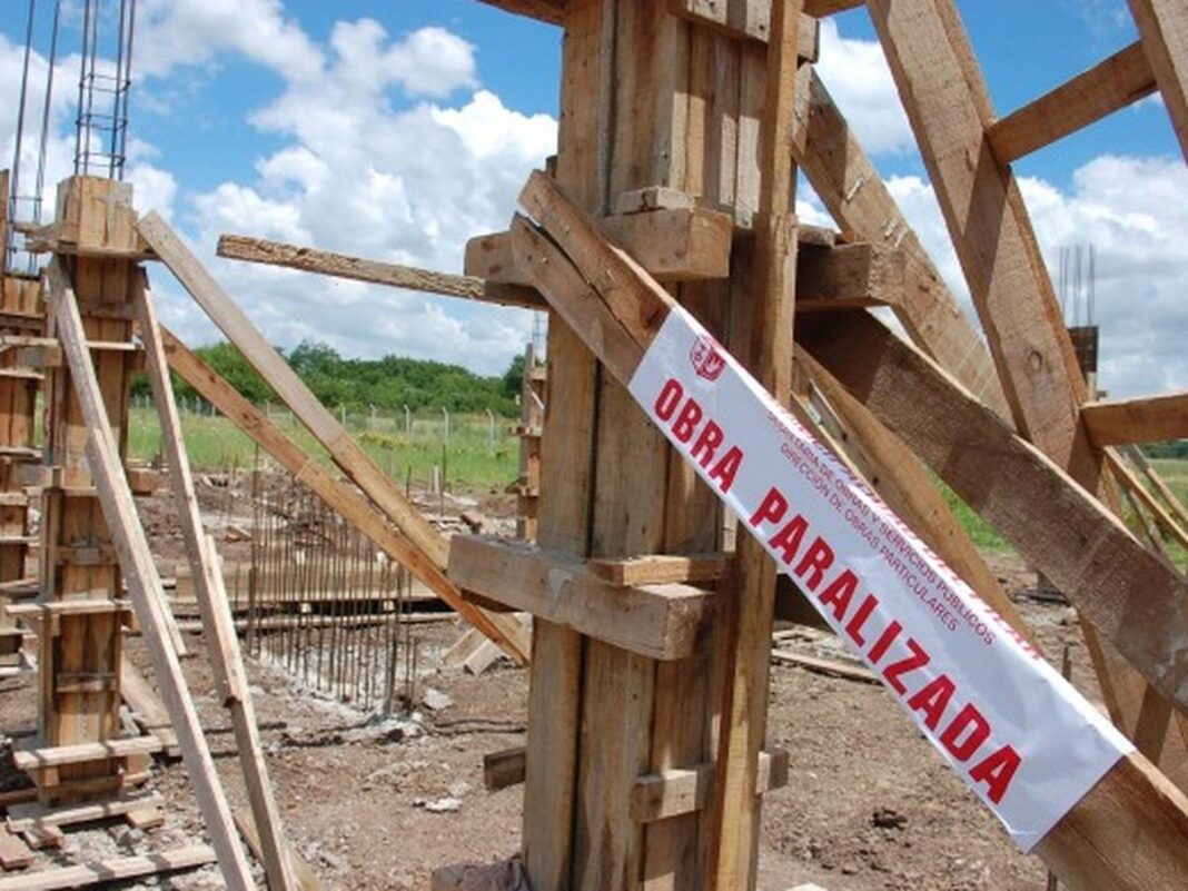 El ministro de Infraestructura bonaerense, Gabriel Katopodis, le reclamó este viernes al presidente Javier Milei que reactive las obras paralizadas en la provincia de Buenos Aires.