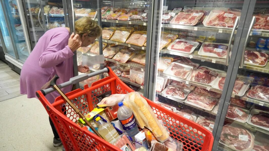 El INDEC informó una caída del 11,4% en las ventas de supermercados minoristas y el sector entró en alerta.